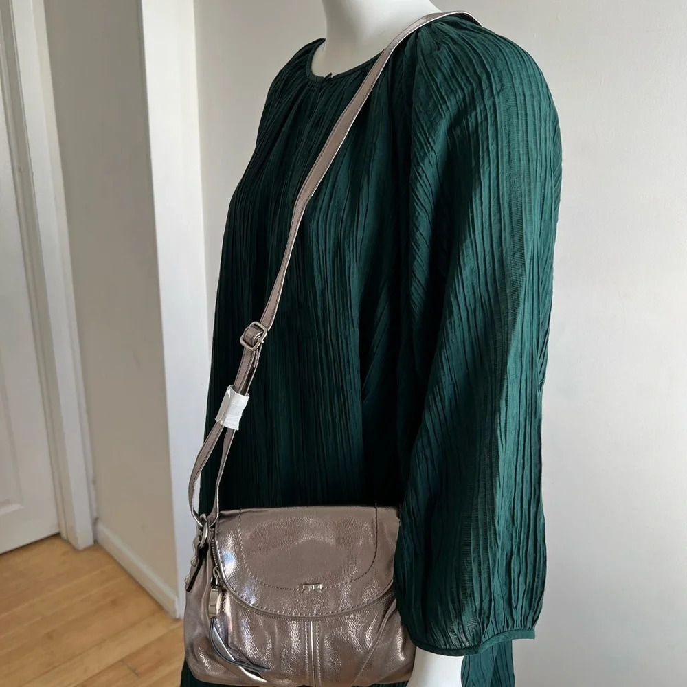 Elle Silver Elegant Crossbody Bag /Crossbody Purse / Travel Handbag NWT - Picture 10 of 11